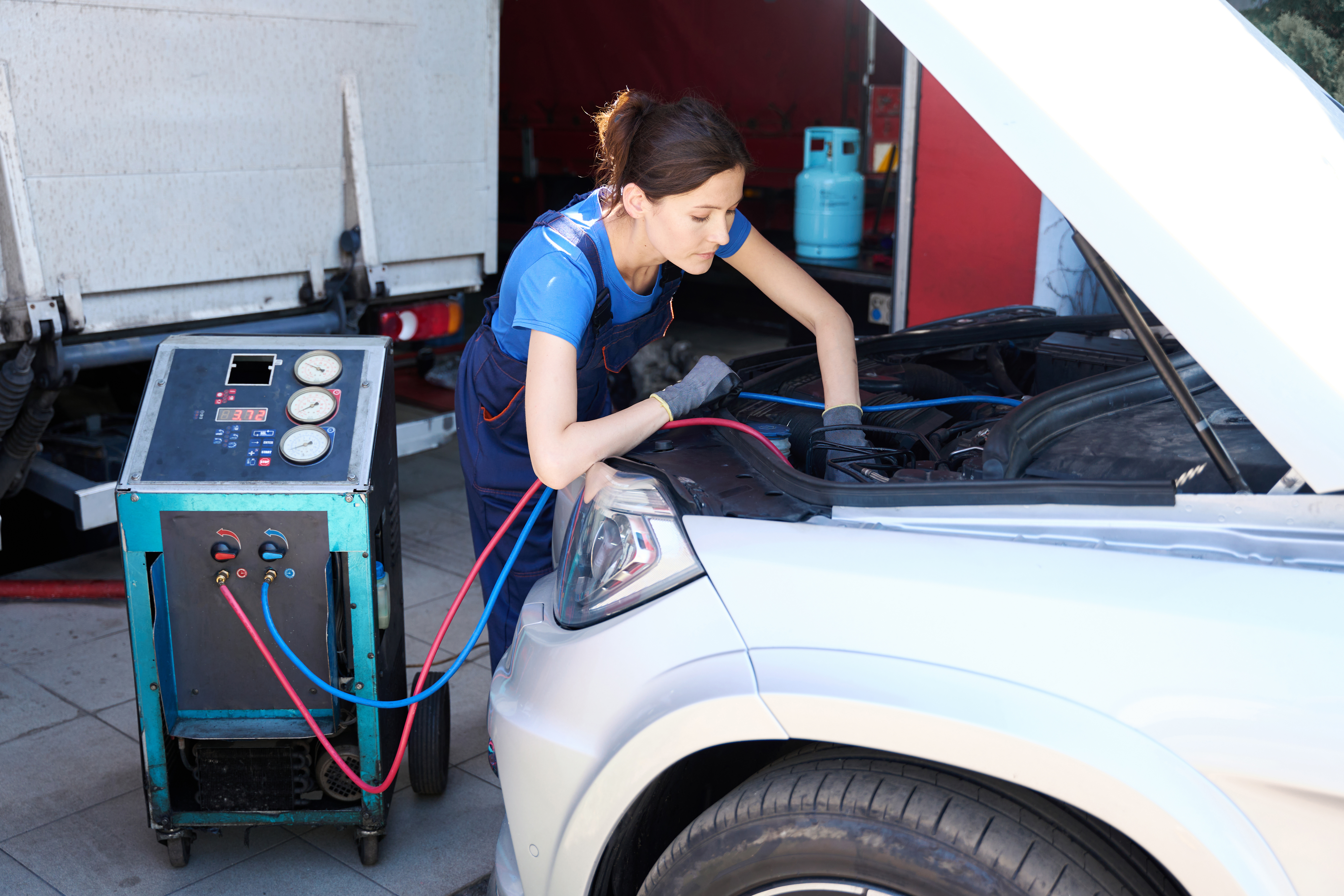 Air conditioning service at IN'n'OUT Autocentres