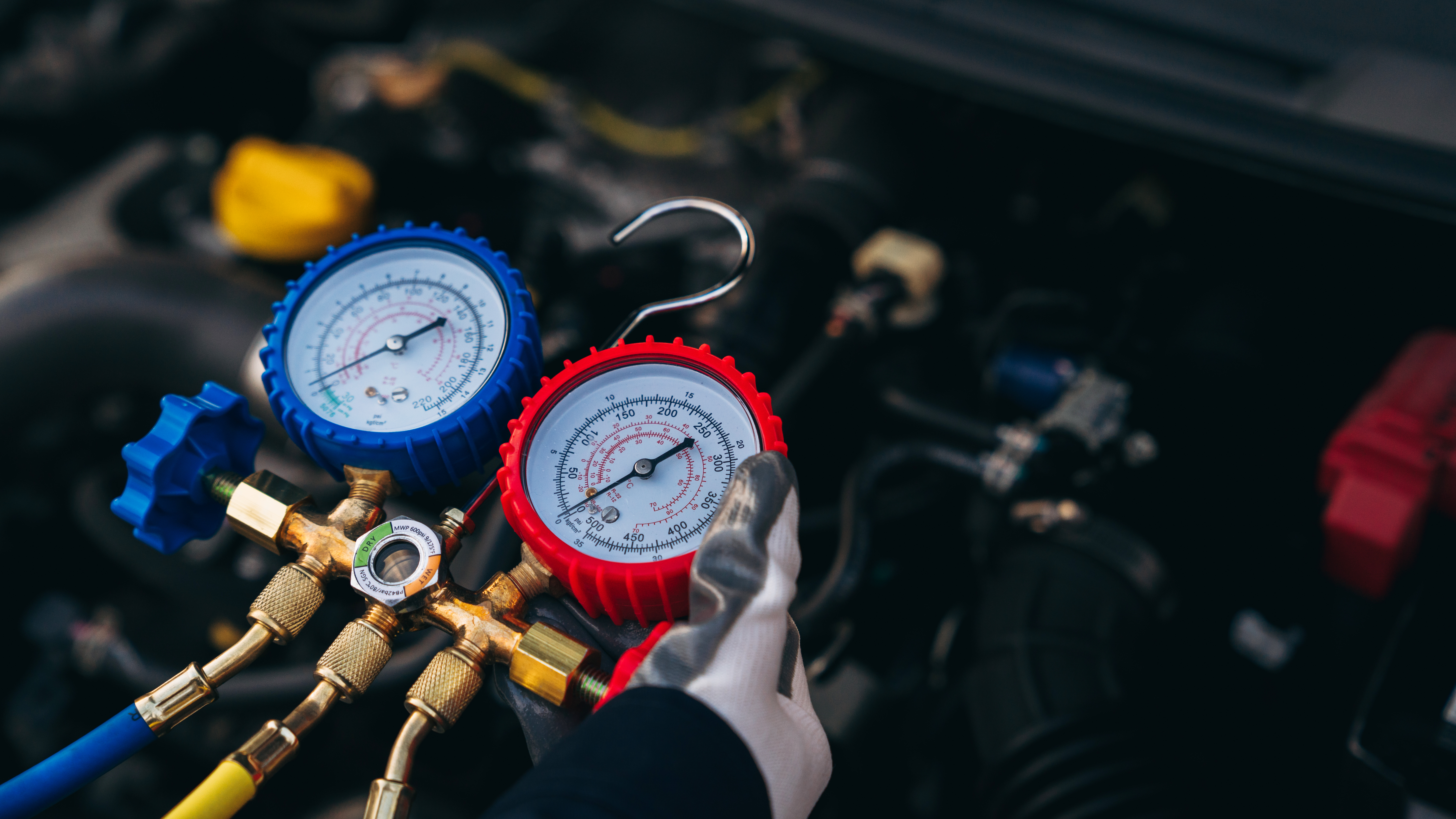 Air con equipment at IN'n'OUT Autocentres