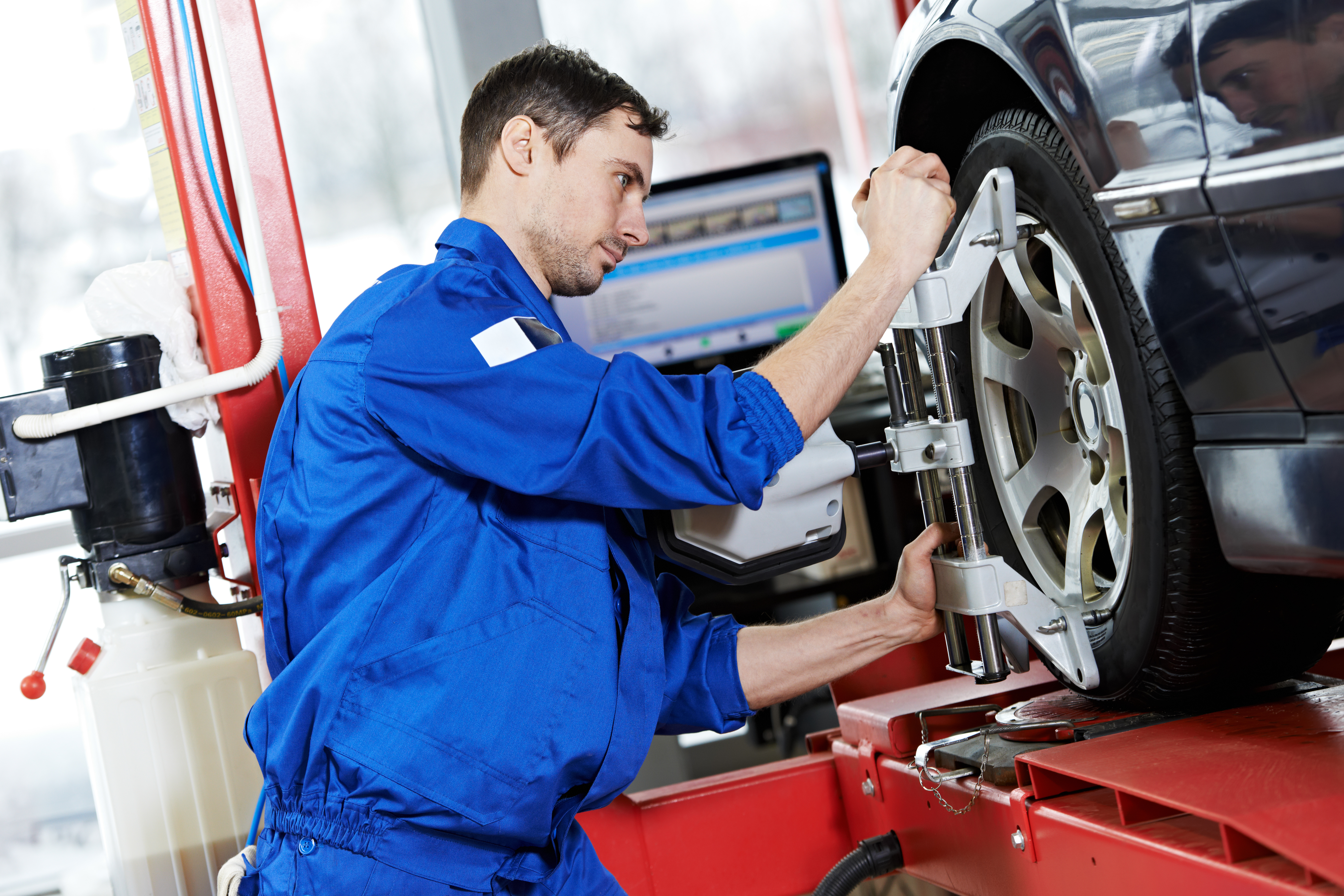 Tyre fitting and wheel alignment at IN'n'OUT